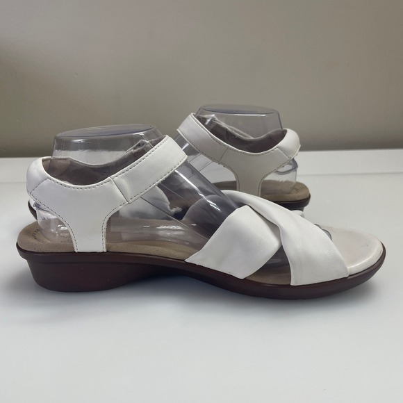 Clarks Sandals Womens 10 Loomis Chloe White Strappy Wedge Comfort Adjustable - Picture 9 of 9